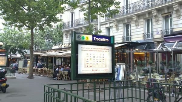 The Charming Trocadero Eiffel Tower Couette-café